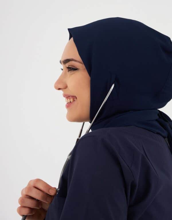 حجاب خاص بفتحات جانبية مخفية للسماعات